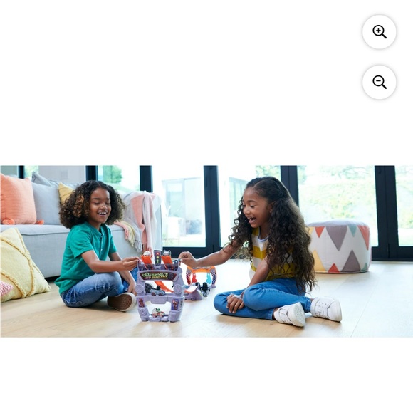 Hot Wheels RacerVerse Star Wars Track Set with 2 Racers: Grogu & the Mandolorian - Picture 6 of 9